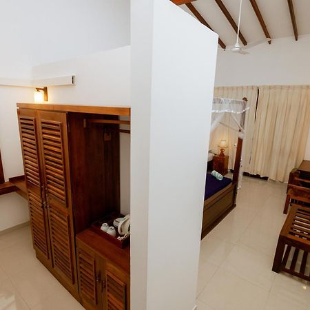 Prince Beach Hotel Bentota Extérieur photo