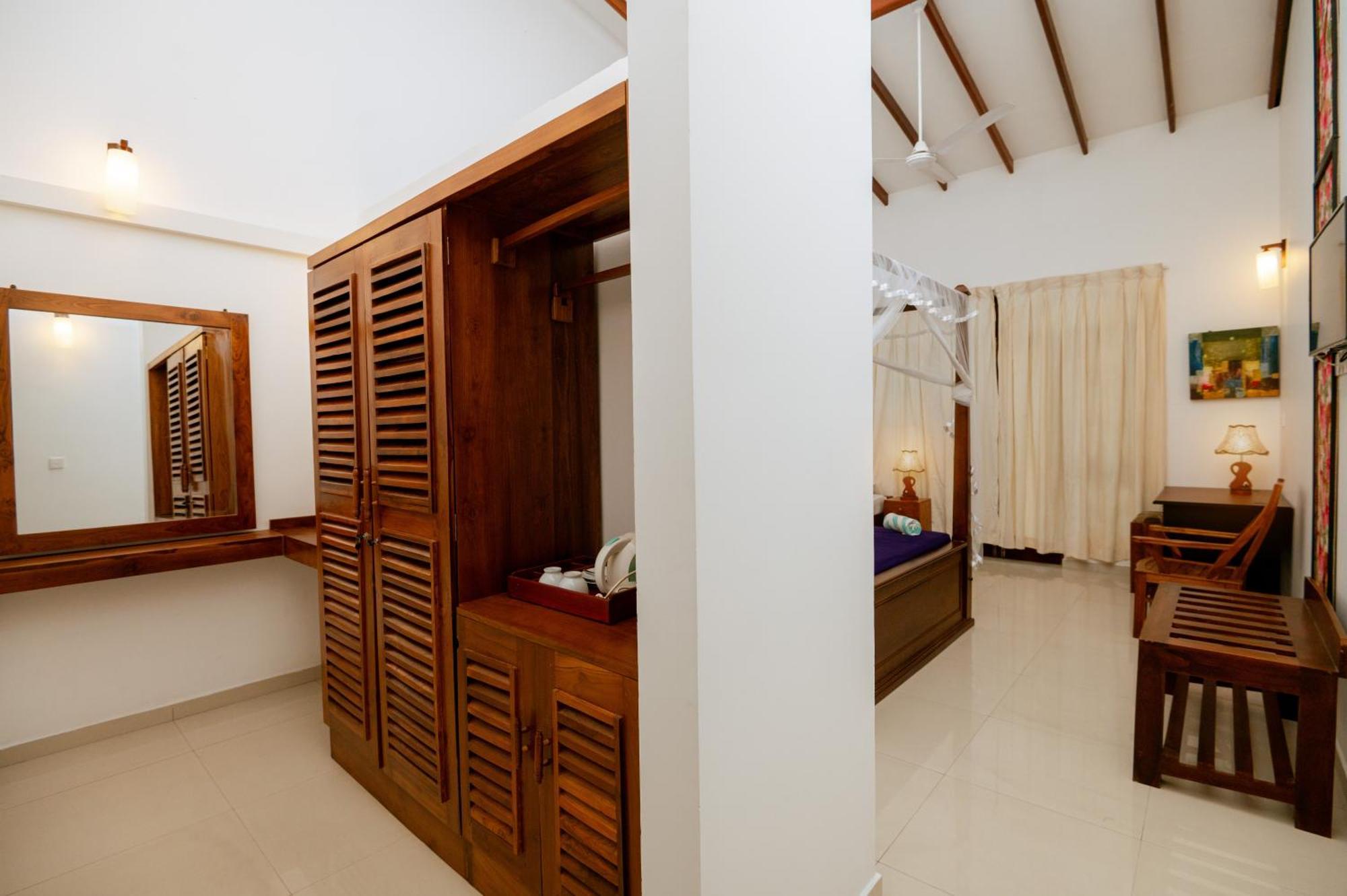 Prince Beach Hotel Bentota Extérieur photo