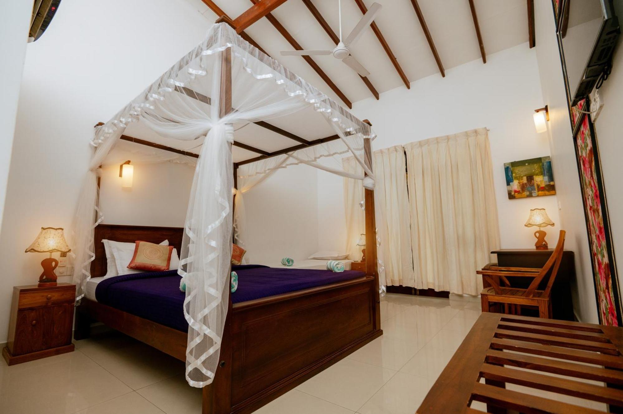 Prince Beach Hotel Bentota Extérieur photo