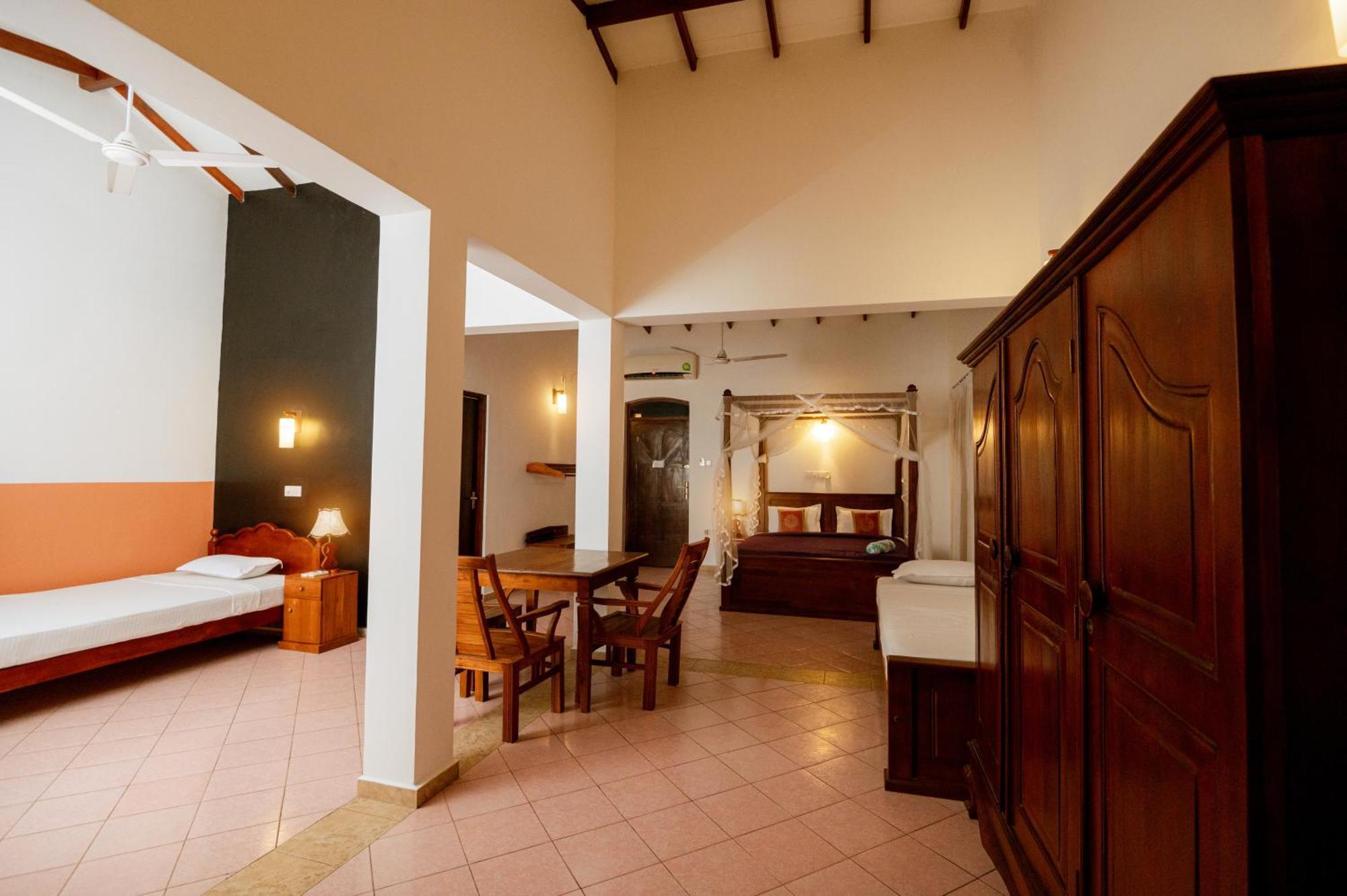 Prince Beach Hotel Bentota Extérieur photo