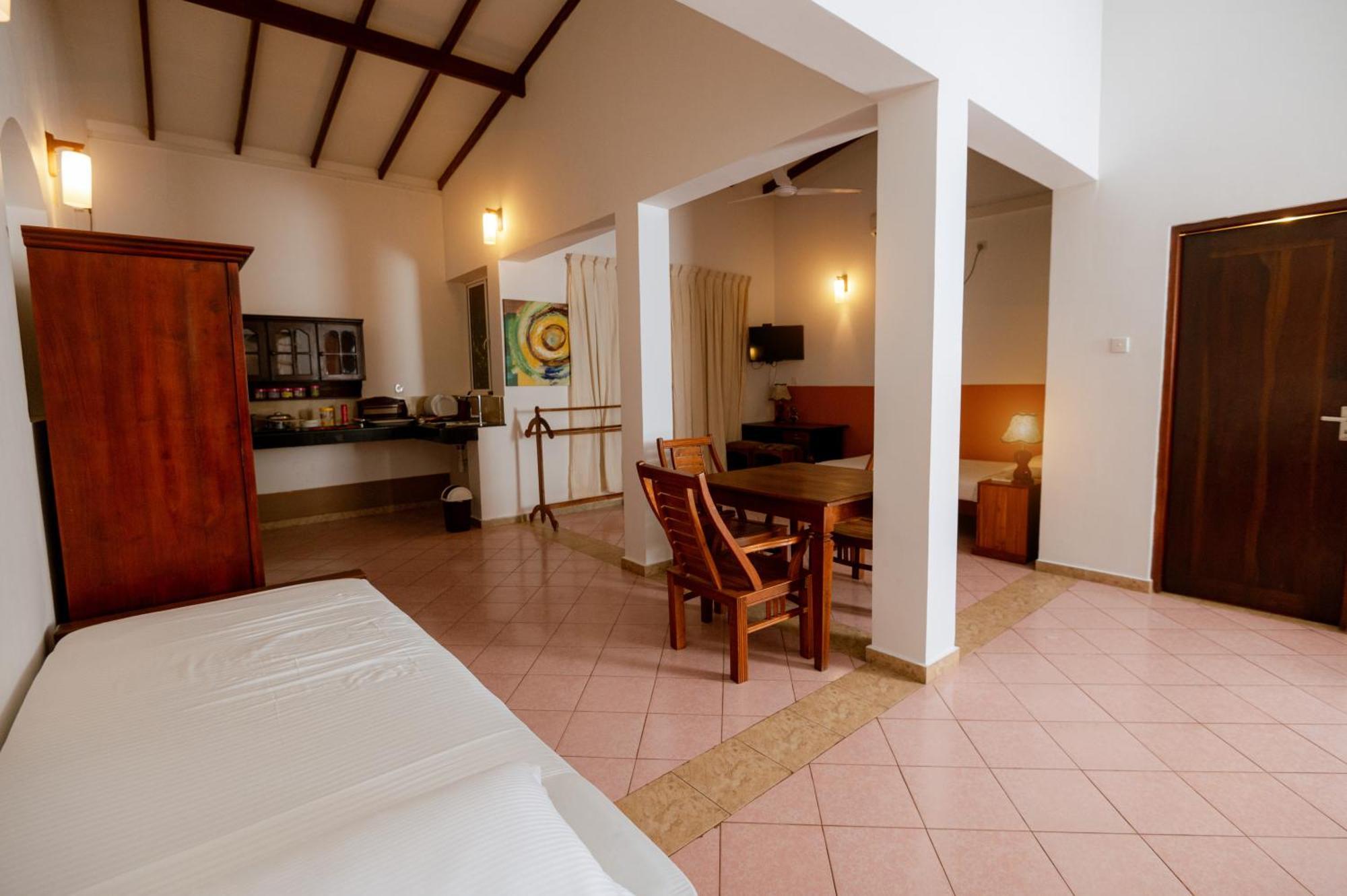 Prince Beach Hotel Bentota Extérieur photo