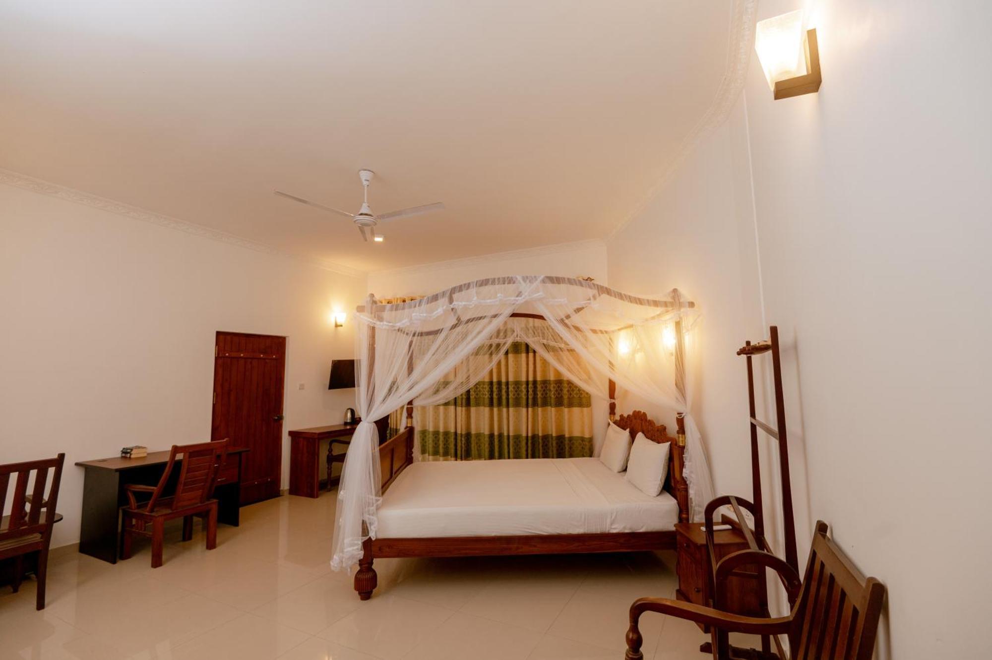 Prince Beach Hotel Bentota Extérieur photo
