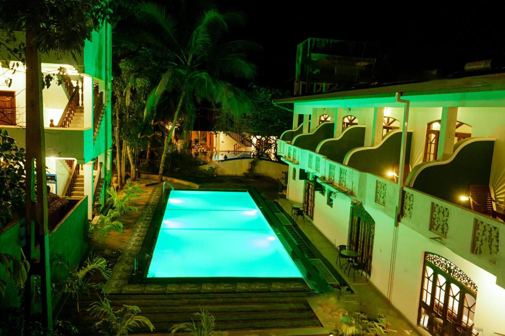 Prince Beach Hotel Bentota Extérieur photo