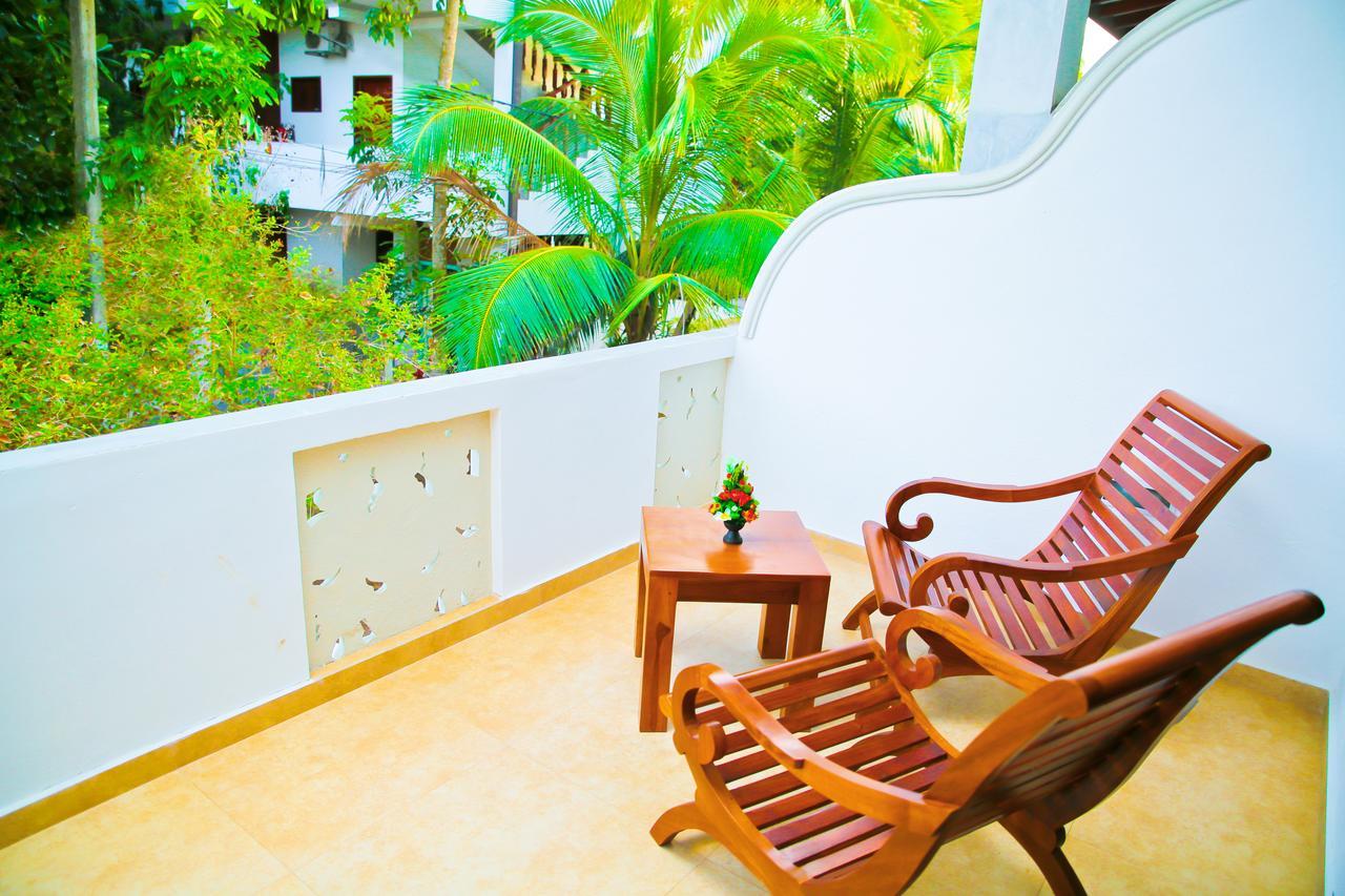 Prince Beach Hotel Bentota Extérieur photo