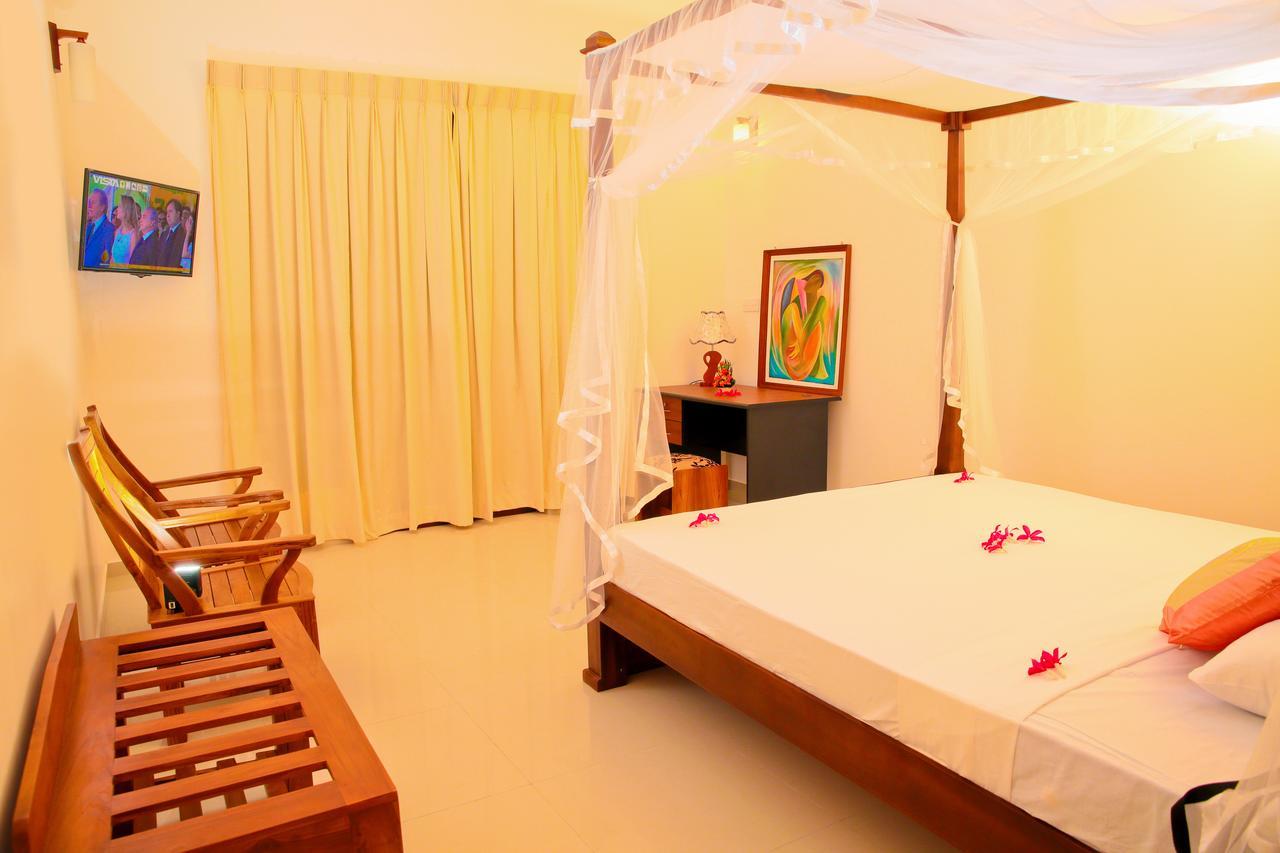 Prince Beach Hotel Bentota Extérieur photo