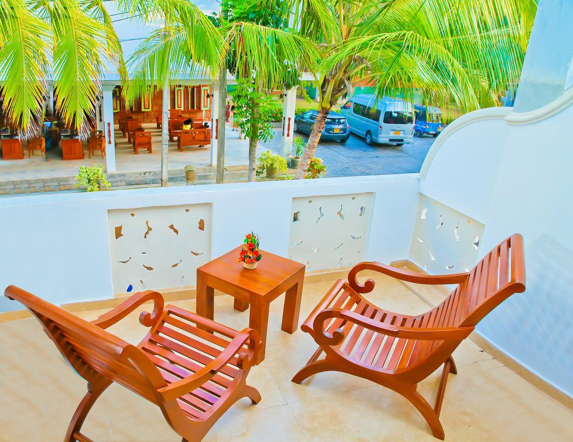 Prince Beach Hotel Bentota Extérieur photo