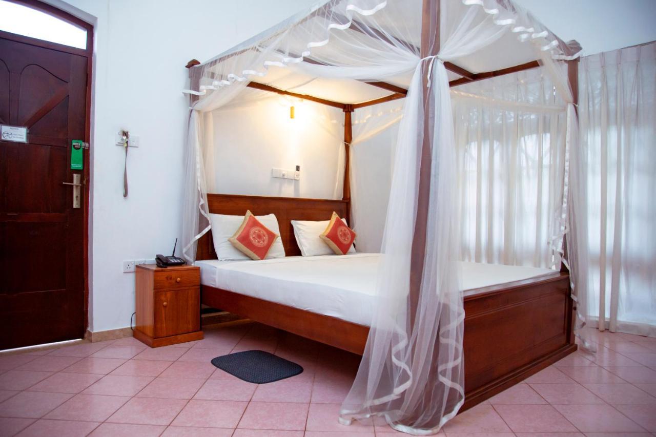 Prince Beach Hotel Bentota Extérieur photo