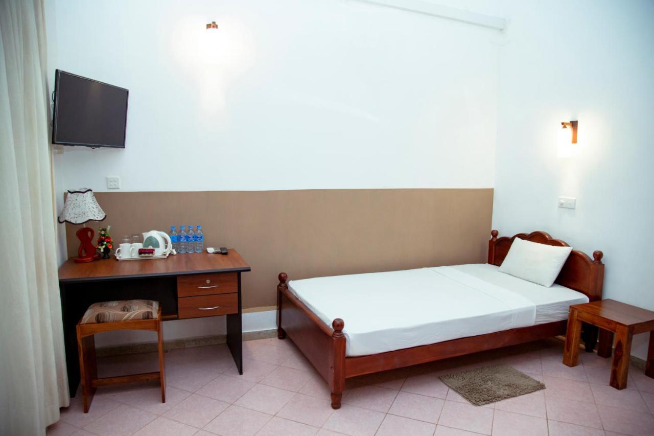 Prince Beach Hotel Bentota Extérieur photo