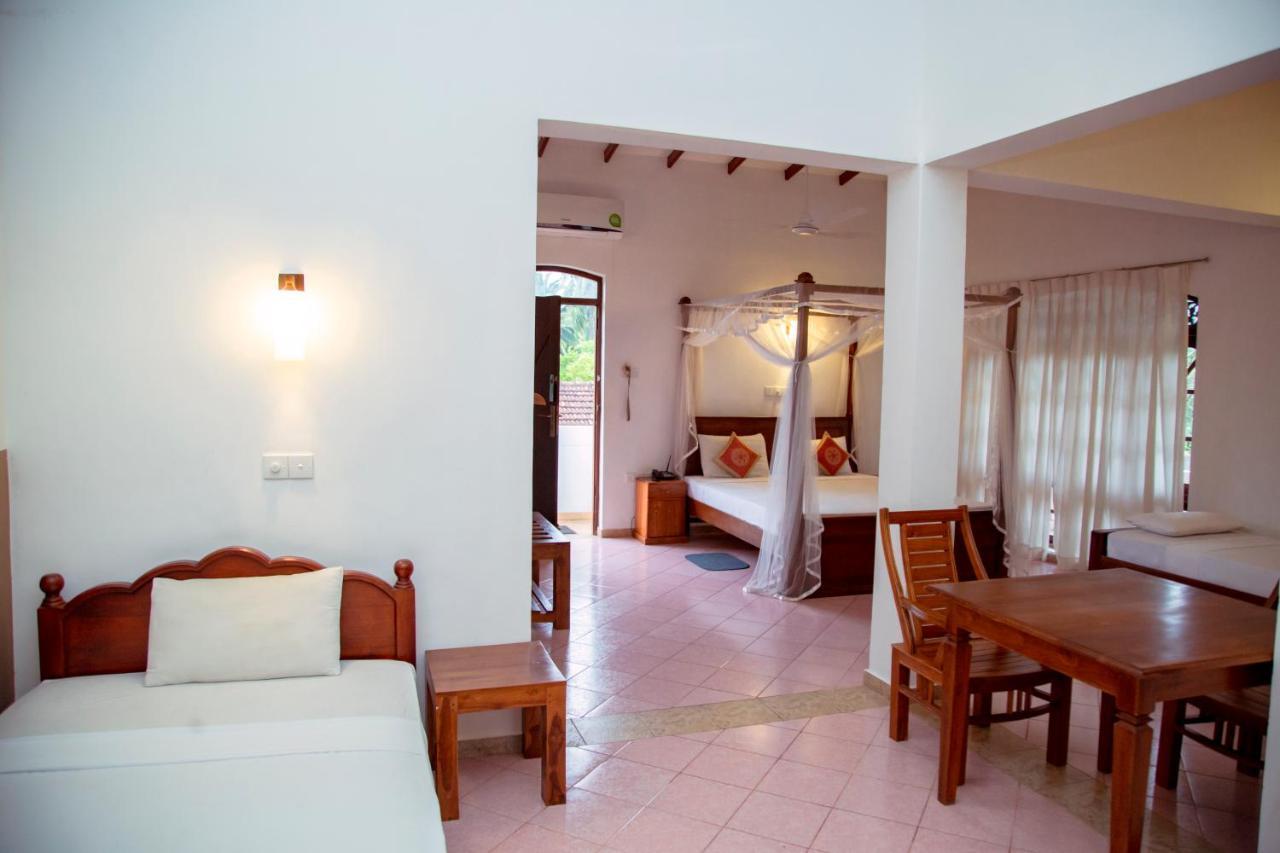Prince Beach Hotel Bentota Extérieur photo