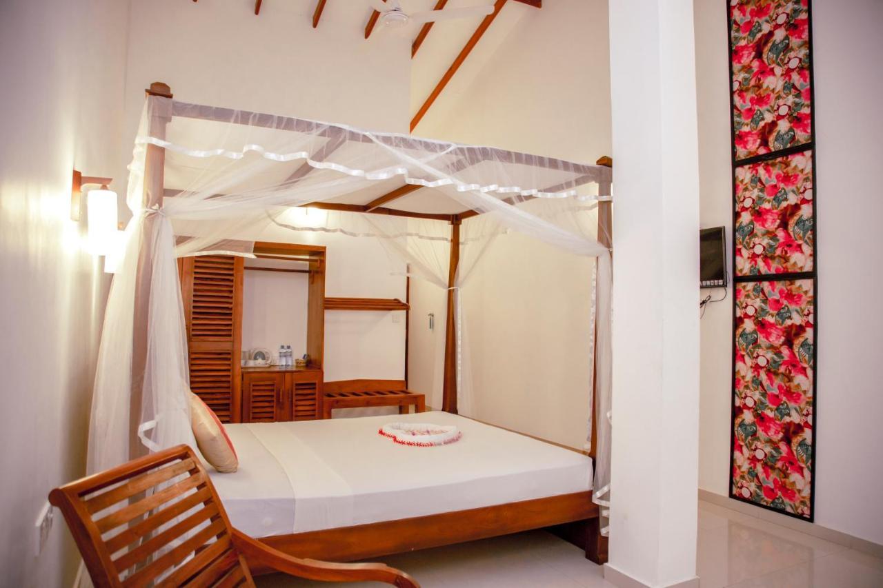 Prince Beach Hotel Bentota Extérieur photo