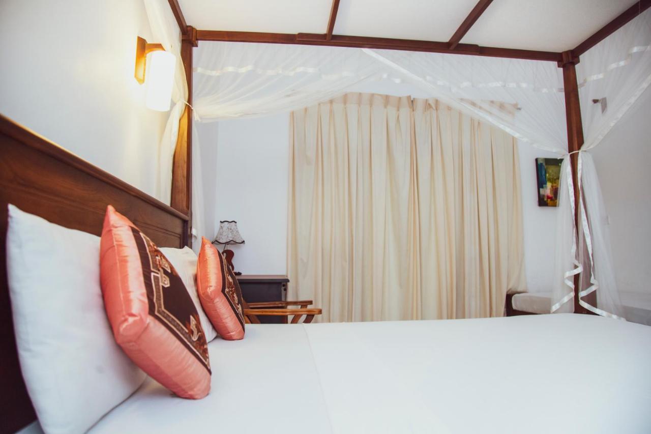 Prince Beach Hotel Bentota Extérieur photo