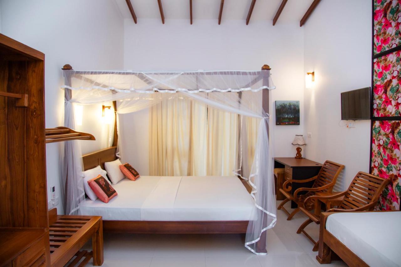 Prince Beach Hotel Bentota Extérieur photo