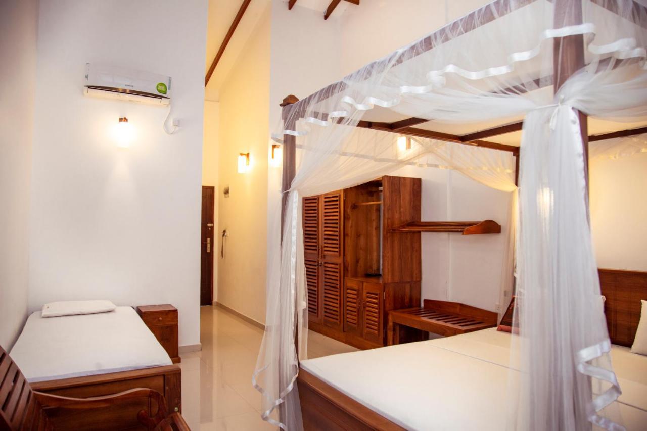 Prince Beach Hotel Bentota Extérieur photo