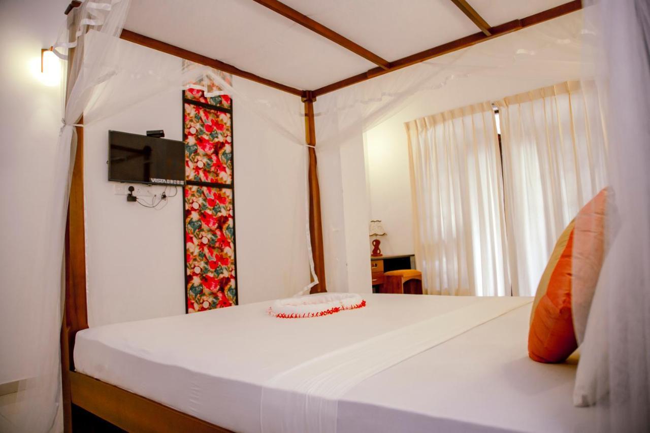 Prince Beach Hotel Bentota Extérieur photo